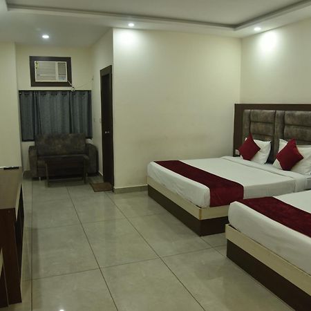 格德拉 Satya Residency酒店 外观 照片