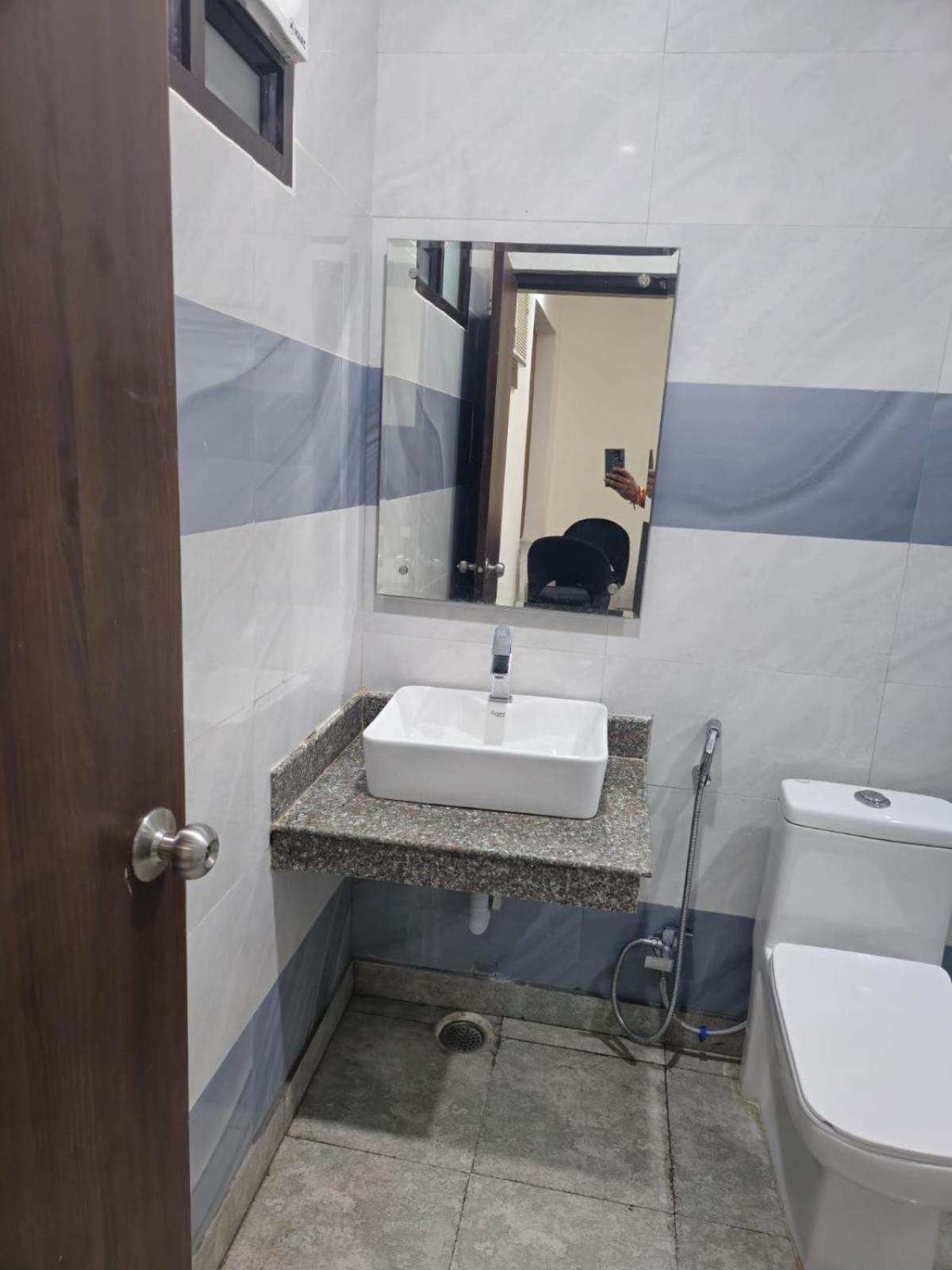格德拉 Satya Residency酒店 外观 照片