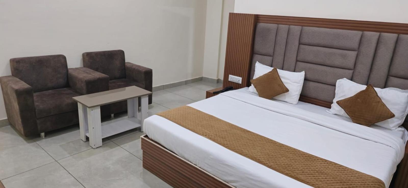 格德拉 Satya Residency酒店 外观 照片