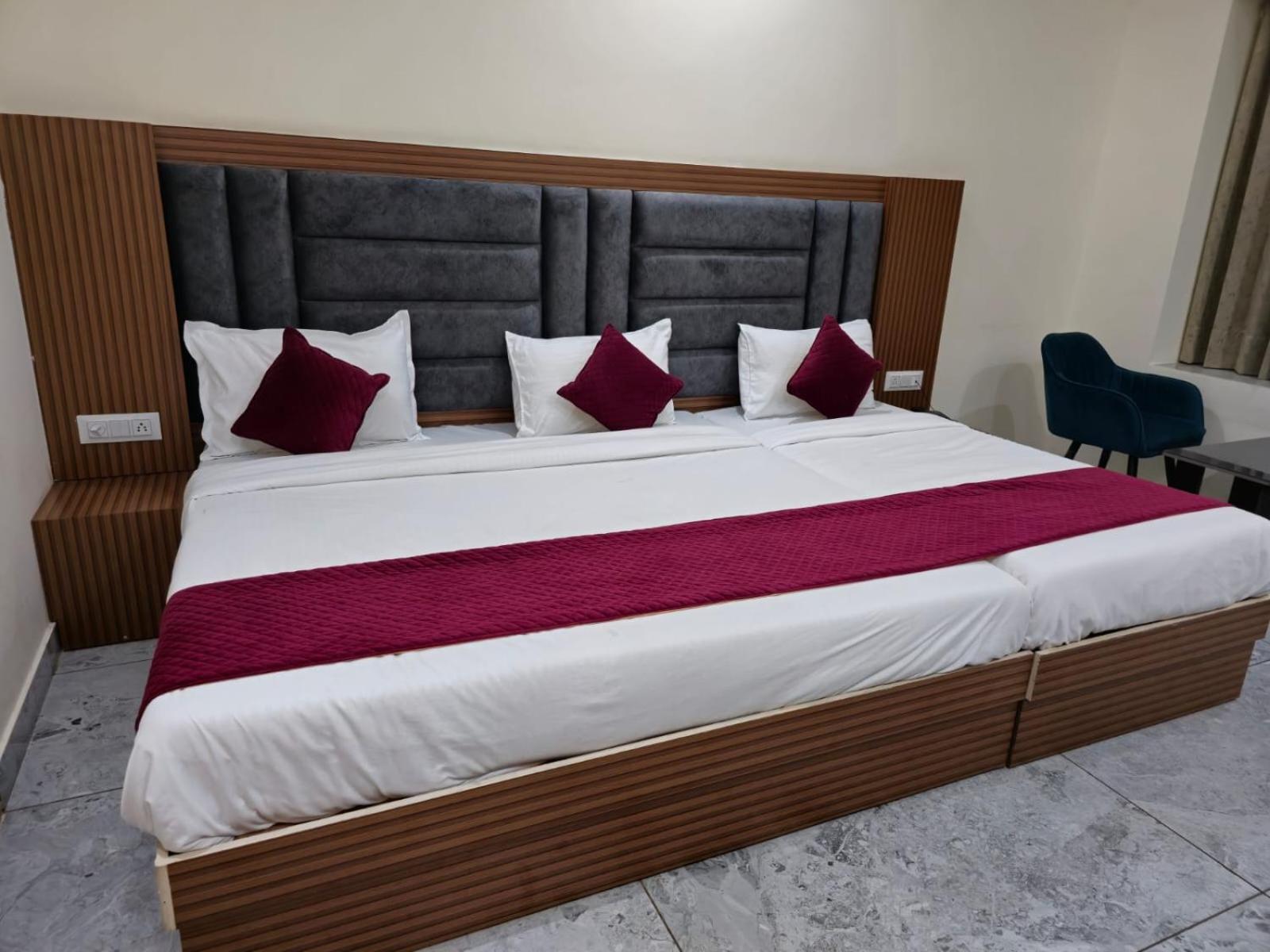 格德拉 Satya Residency酒店 外观 照片