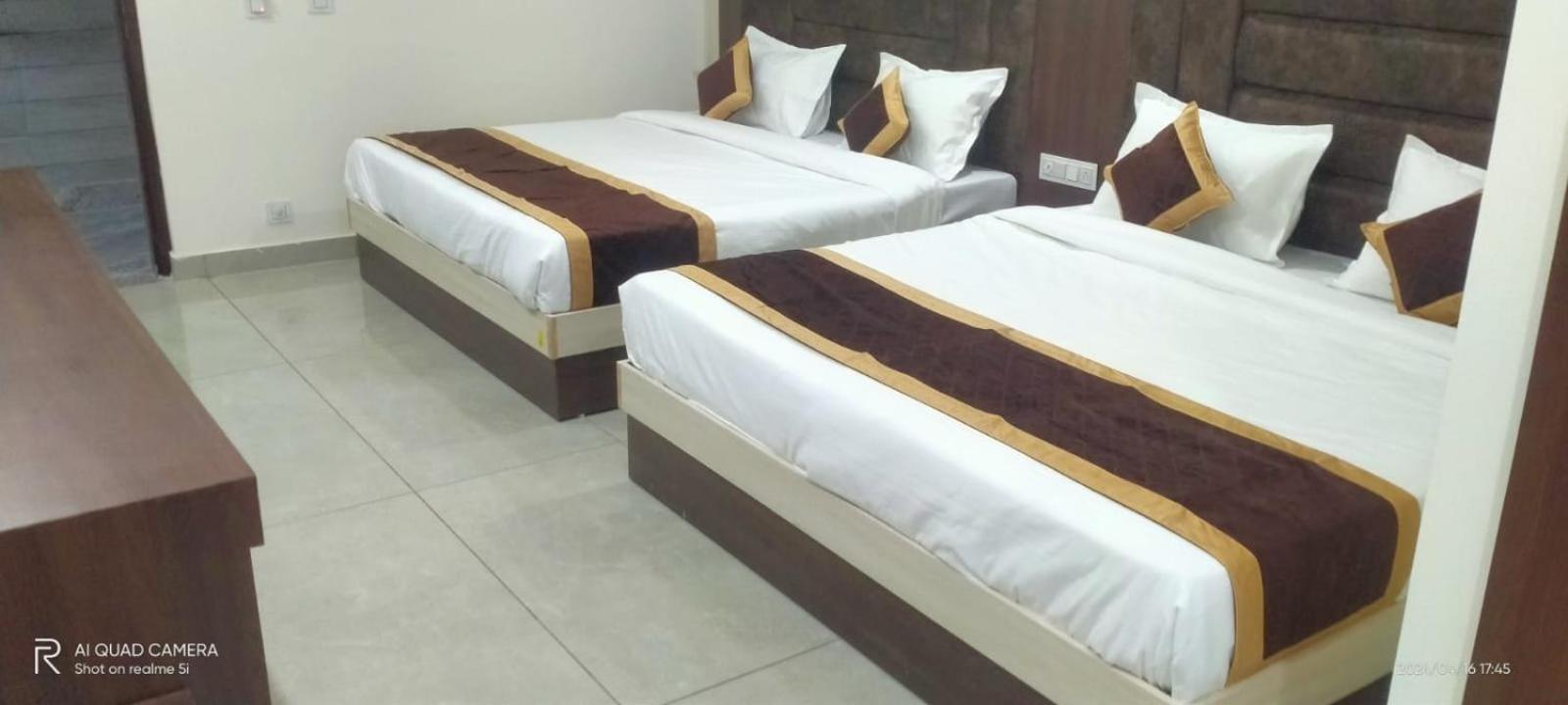 格德拉 Satya Residency酒店 外观 照片