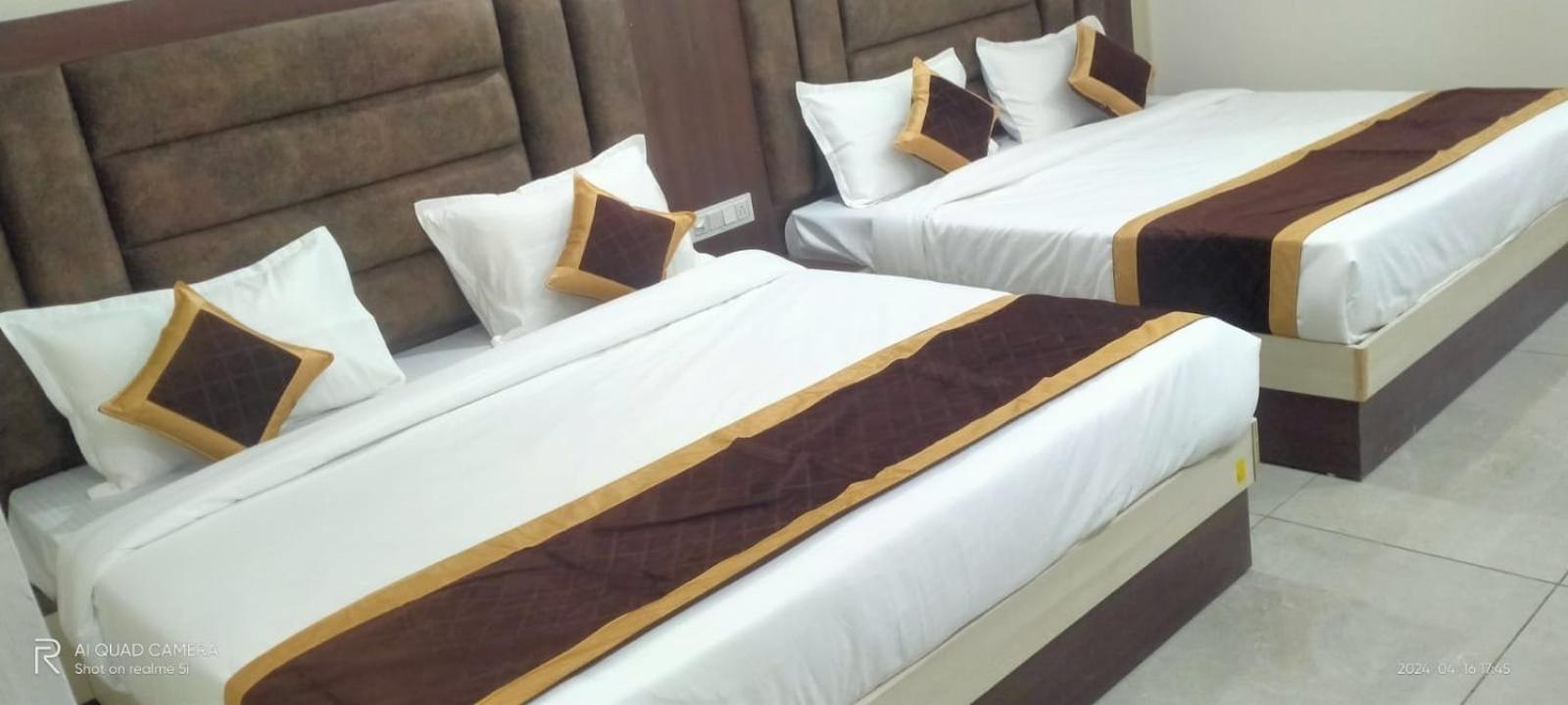格德拉 Satya Residency酒店 外观 照片