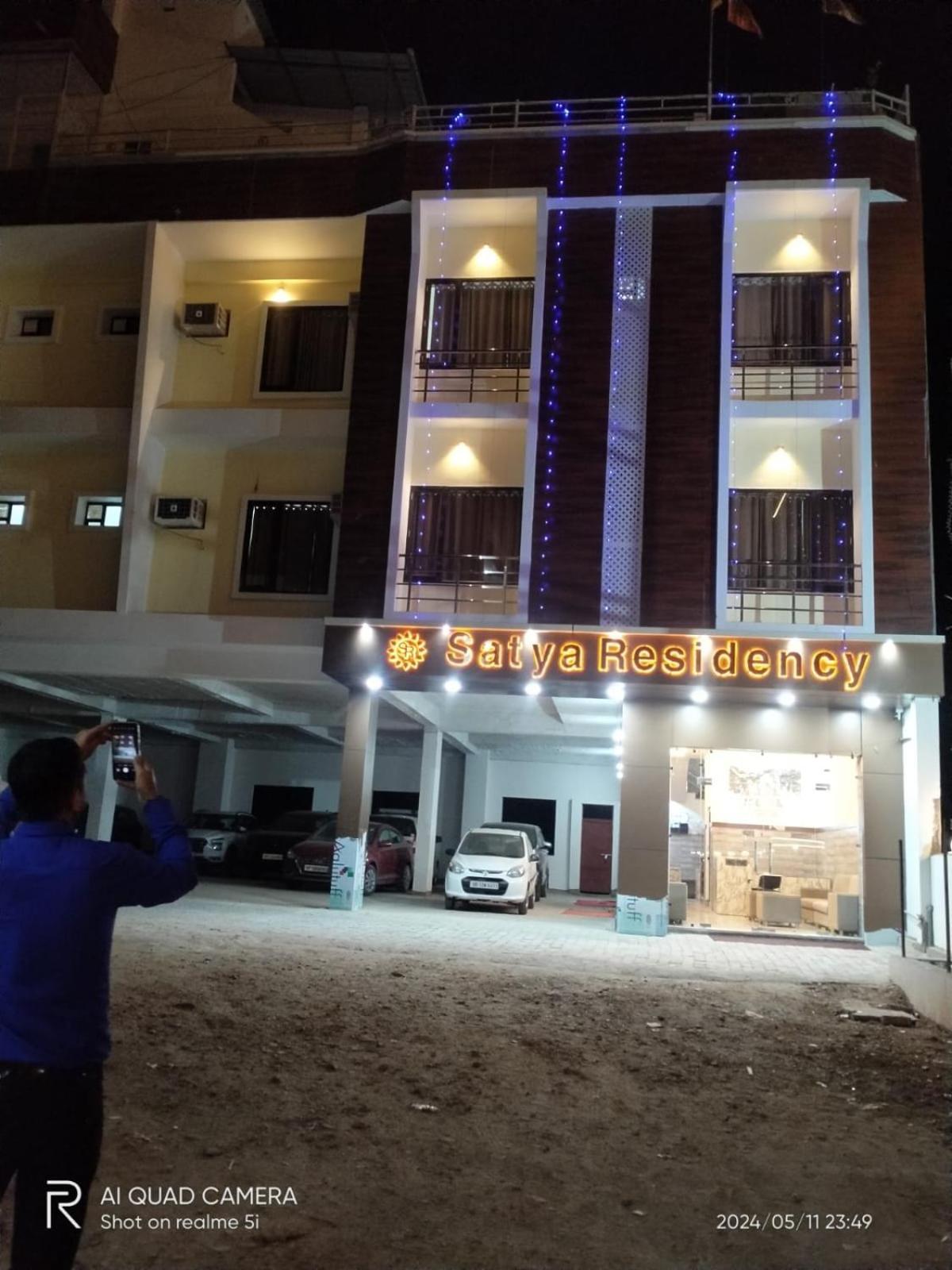格德拉 Satya Residency酒店 外观 照片