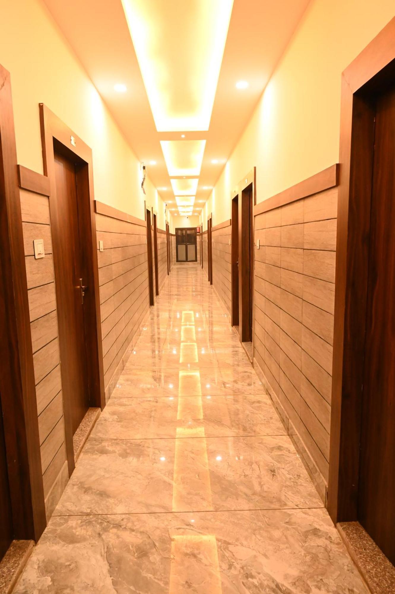 格德拉 Satya Residency酒店 外观 照片