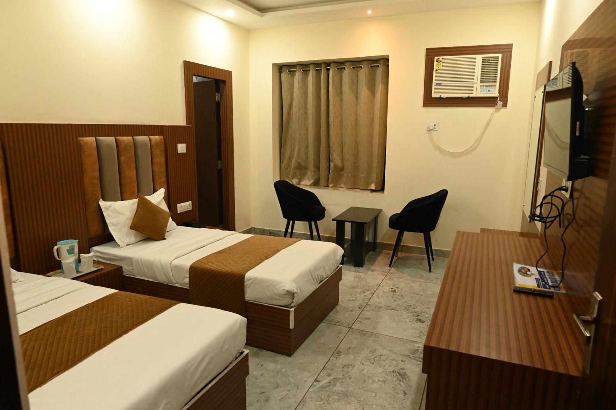 格德拉 Satya Residency酒店 外观 照片