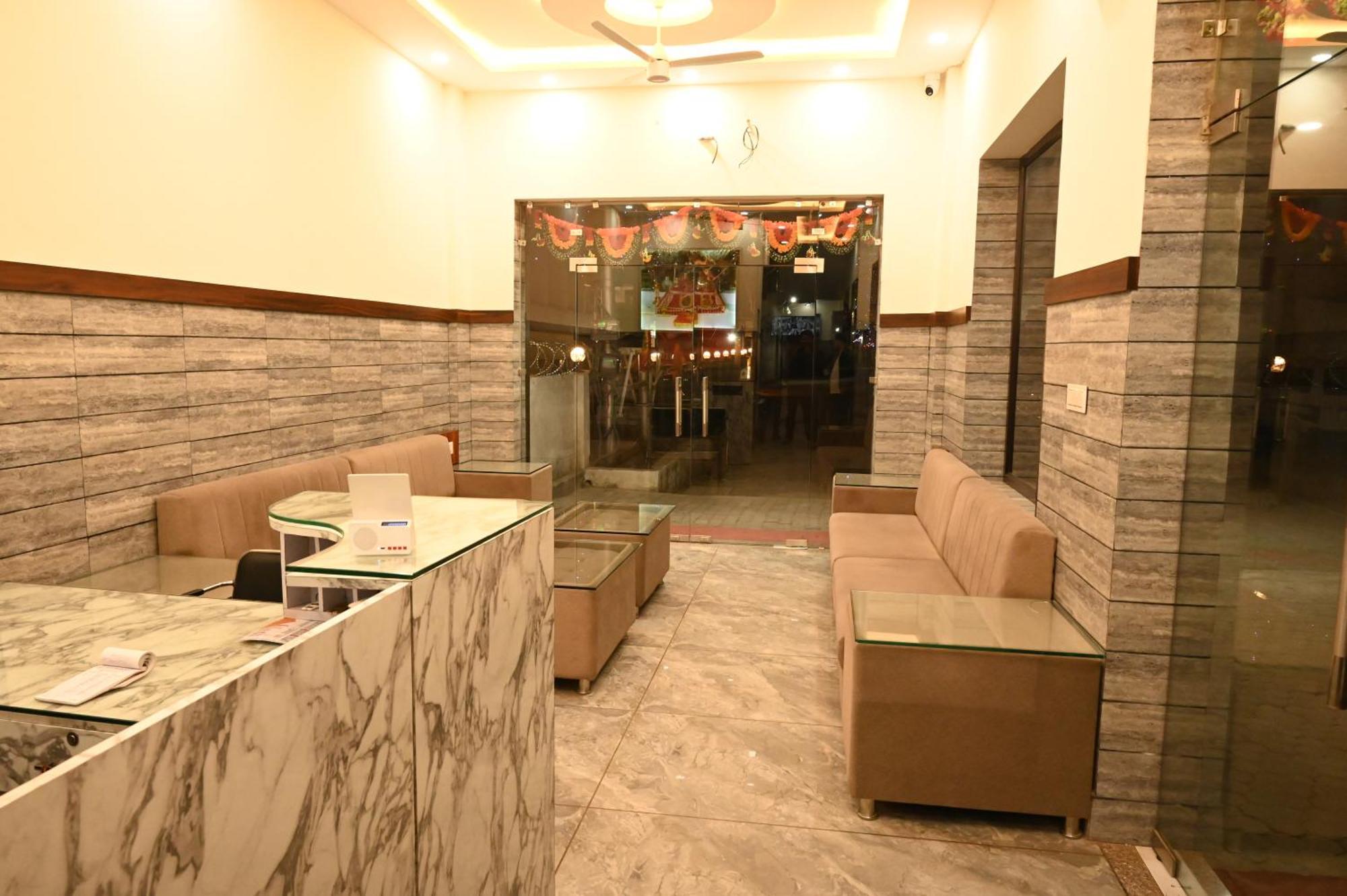 格德拉 Satya Residency酒店 外观 照片