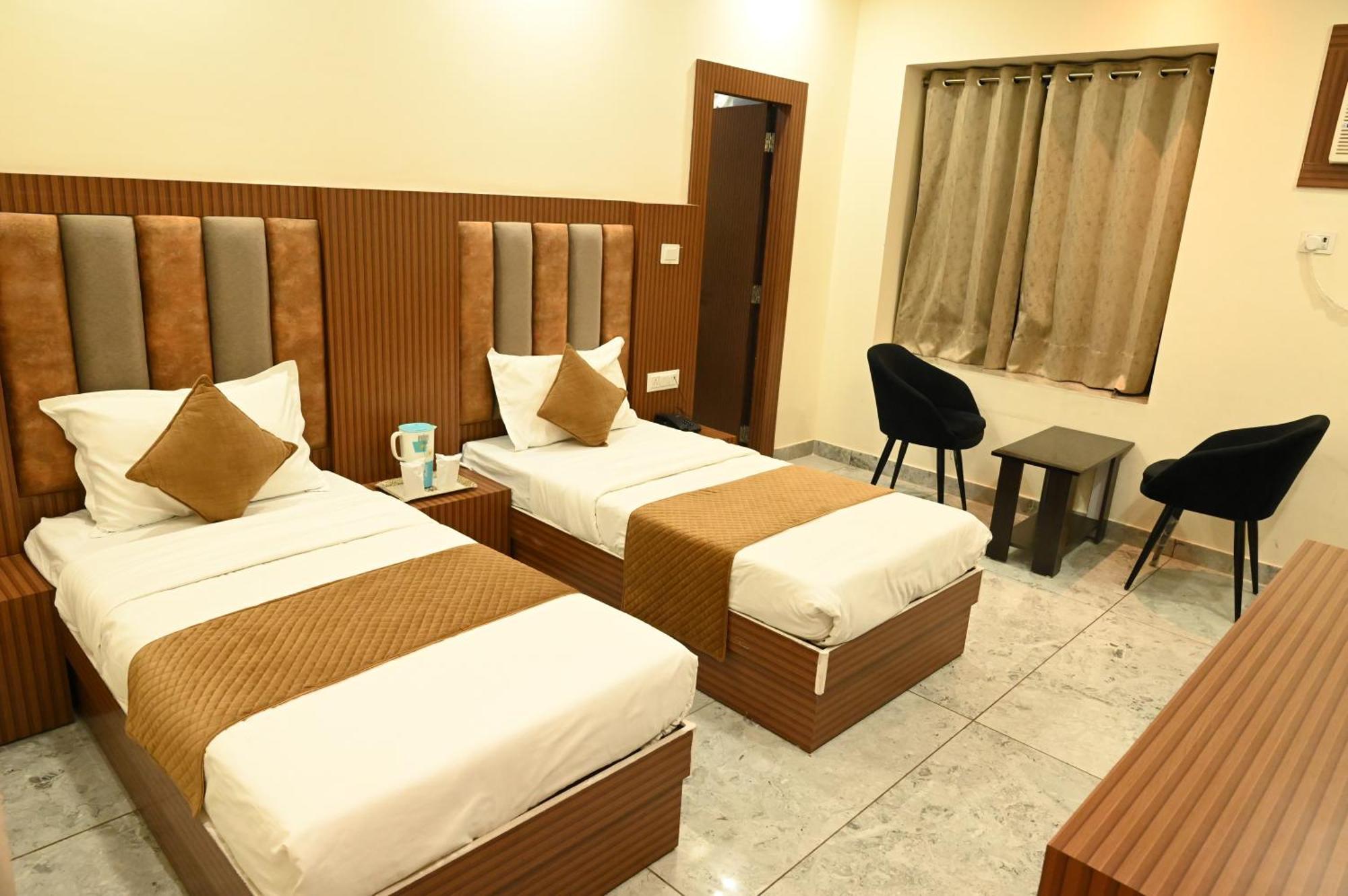 格德拉 Satya Residency酒店 外观 照片
