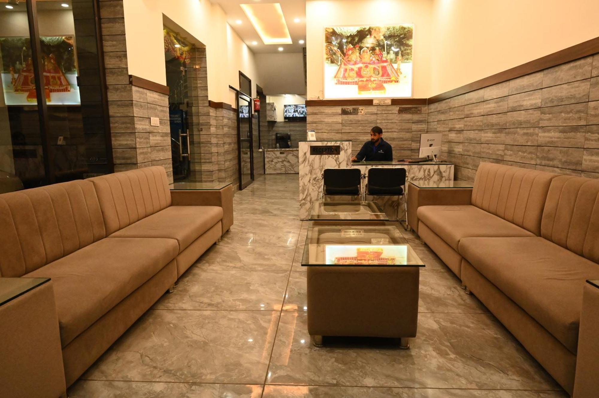 格德拉 Satya Residency酒店 外观 照片